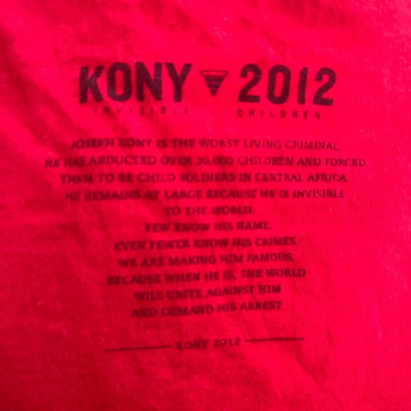 Super Rare Vintage Small Red Kong 2012 Invisible Children T-shirt - Picture 2 of 2